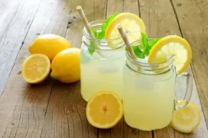 Agua con limón: Beneficios y Propiedades [Ventajas y Desventajas]
